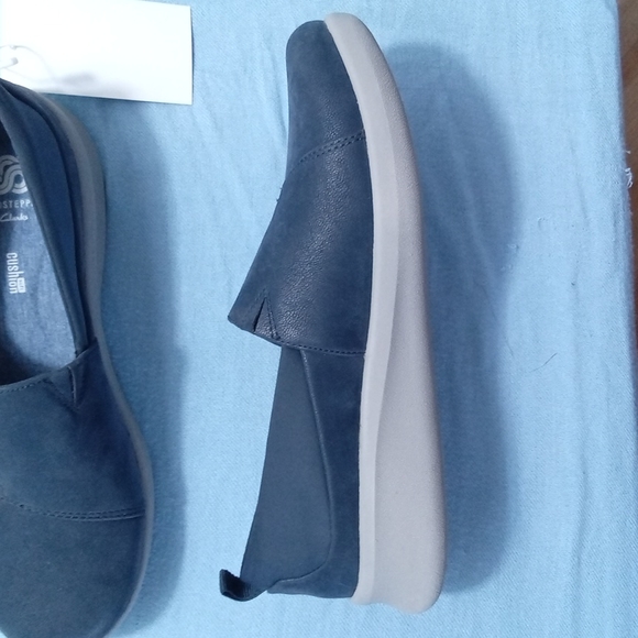 Clarks cloudsetter loafers. new. Only tried on. Sticker still on sole - Picture 3 of 4